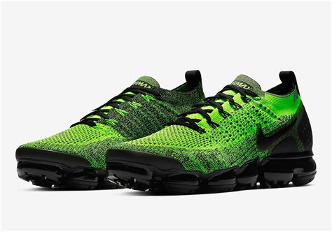 nike air vapormax sale groen zwart|green Nike VaporMax sneakers.